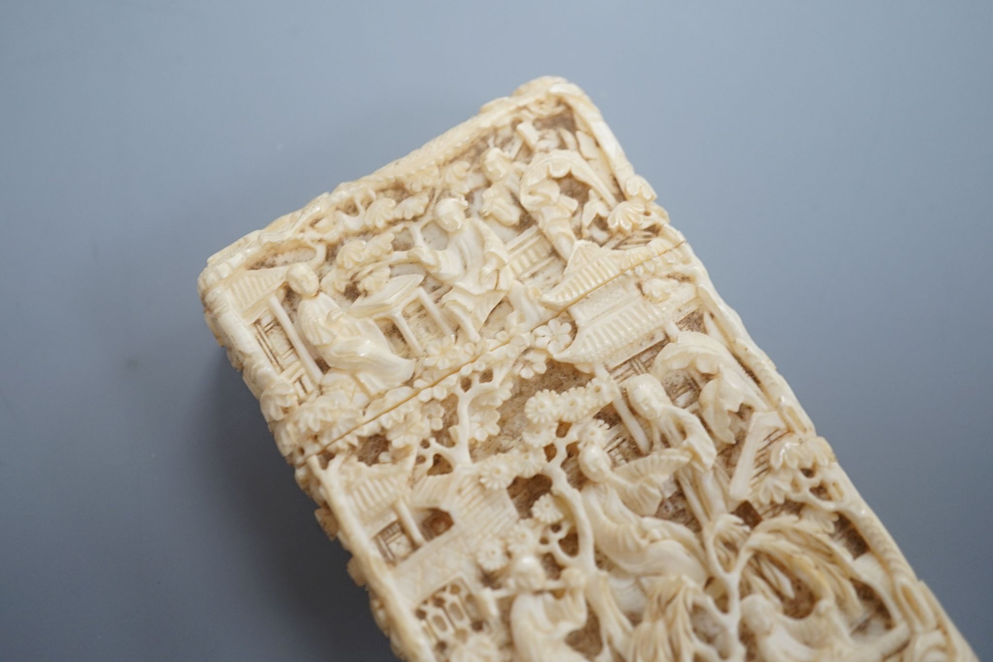 A 19th century Canton ivory card case 9.5cm